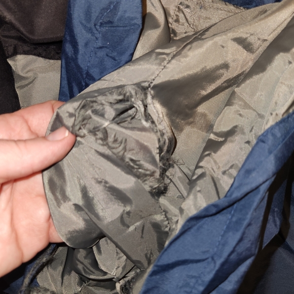 Boys size 14-16 Burnside Active warm jacket with hood that rolls away in collar - Picture 10 of 13